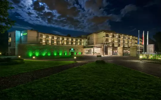 Podwyższanie standardów w Holiday Inn Józefów