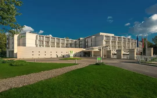 Holiday Inn Warszawa Józefów - zorganizuj konferencję i zyskaj!