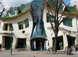 Krzywy Domek w Sopocie - oferta biznesowa. Zapraszamy!