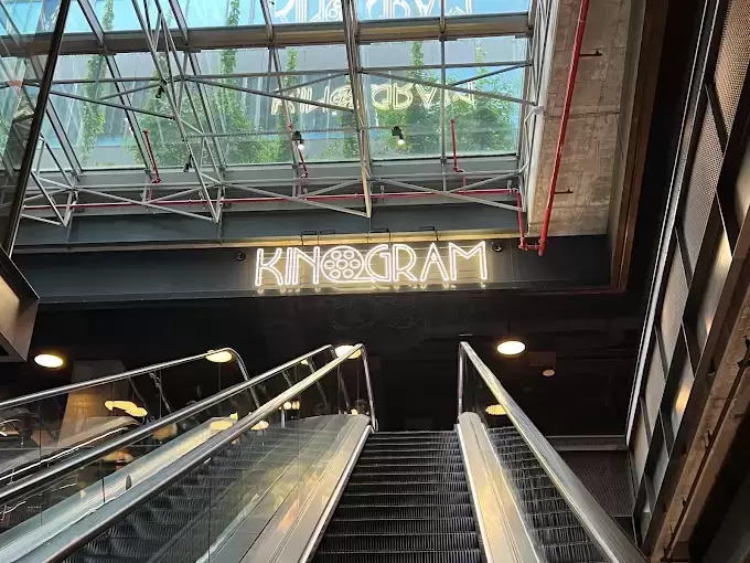 Które sale eventowe na Woli wyróżniają się industrialnym charakterem?