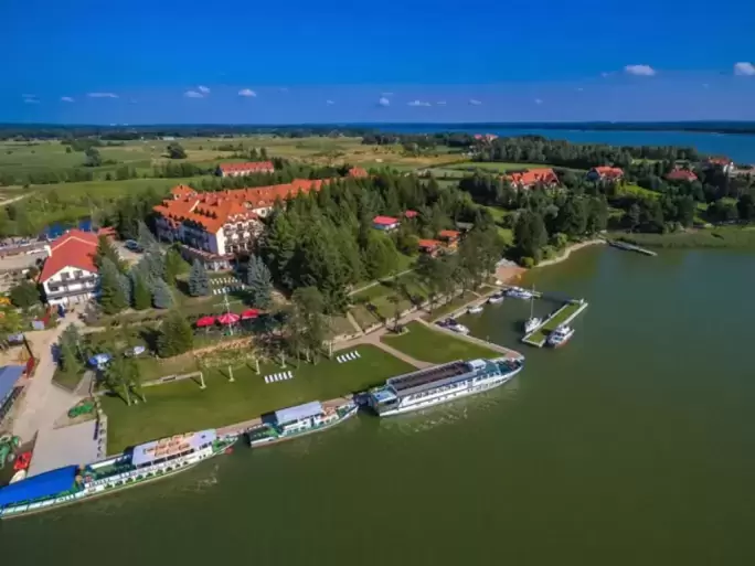 Obiekty z salami spotkań w okolicach Mikołajek 