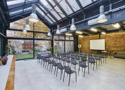 Zaplecze hotelowo-konferencyjne dzielnicy Praga Północ