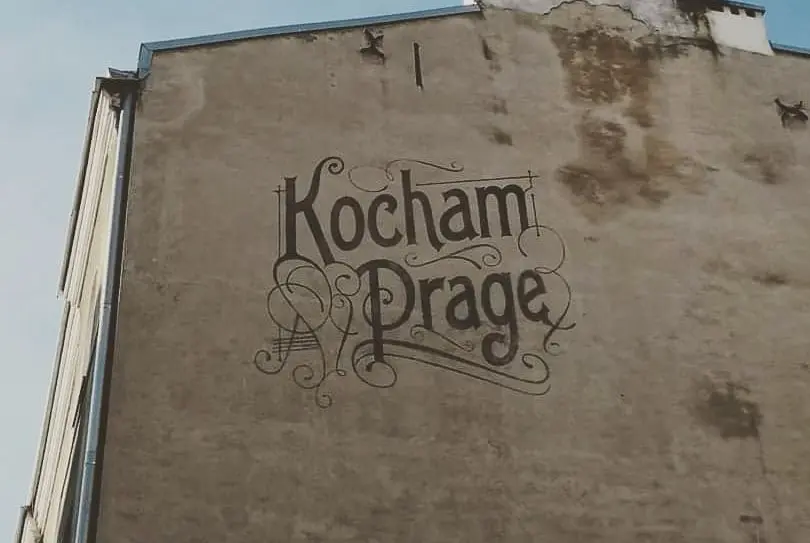 Które sale warsztatowe na Pradze-Północ łączą zabytkowy charakter z nowoczesnym zapleczem?