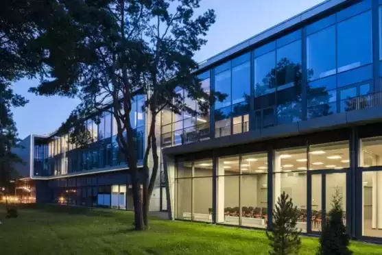 Gdzie zorganizować spotkanie branżowe na 300 osób w łódzkich stronach?