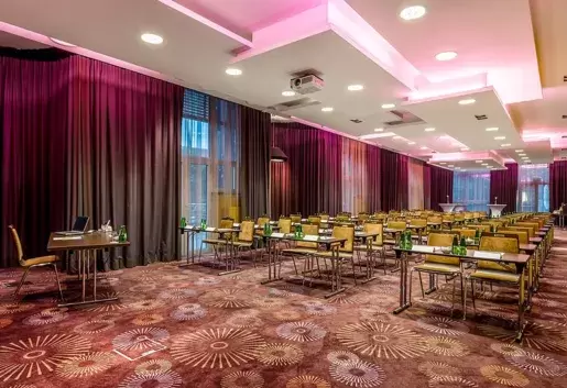 Gdzie zorganizować konferencję na 100 os&oacute;b w nadmorskim uzdrowisku lub w okolicach?