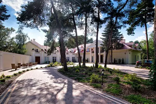 1. Baśniowa Hotel*** & Restauracja