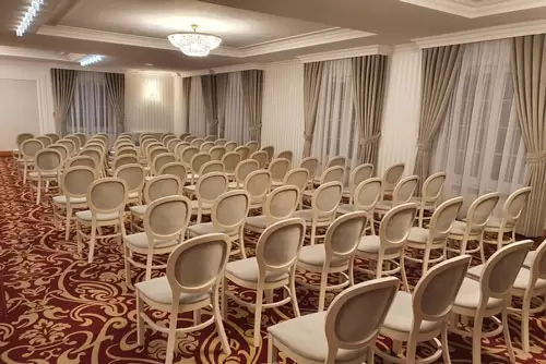 1. Baśniowa Hotel*** & Restauracja