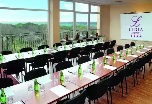 Jakie są atrakcyjne miejscowości na konferencje w okolicy Ustki?