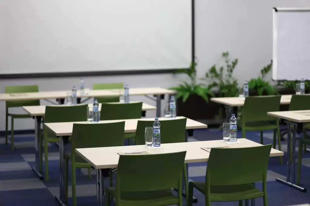 Kt&oacute;re hotele konferencyjne w Międzyzdrojach lub w okolicach posiadają 4 gwiazdki?