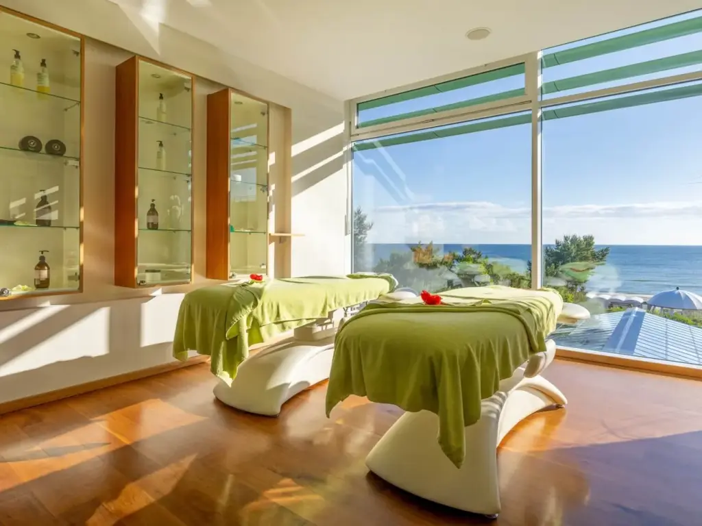 Które hotele konferencyjne w Juracie lub w okolicach posiadają Spa?