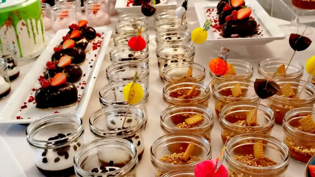 Czy w obiektach konferencyjnych w Ustroniu Morskim istnieje możliwość zam&oacute;wienia cateringu?