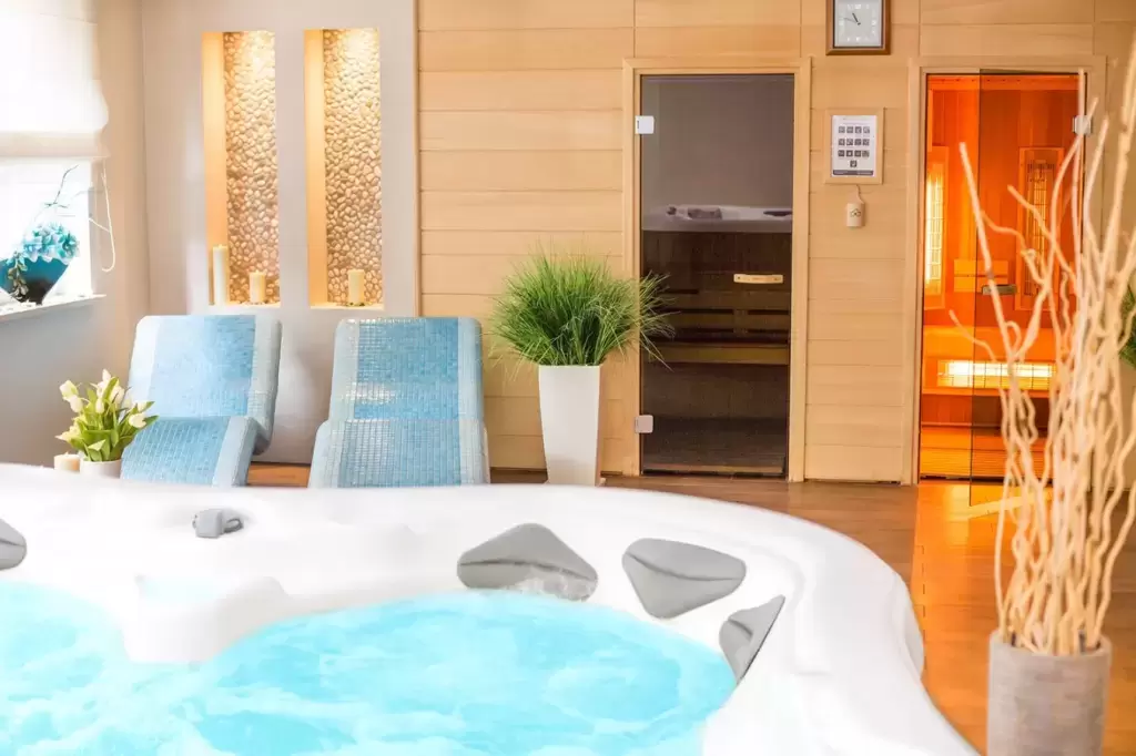 Które hotele konferencyjne w Ostrołęce lub w okolicach posiadają basen?