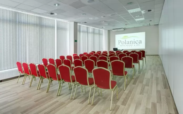 Które hotele konferencyjne w Kudowie Zdroju lub w okolicach posiadają 4 gwiazdki?