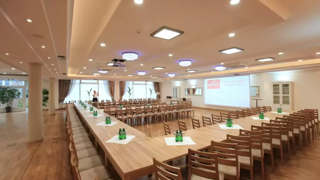 Gdzie zorganizować konferencję na 100 osób w Jeleniej Górze lub w okolicach?