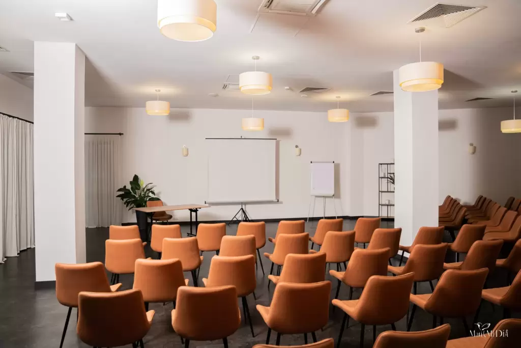 Gdzie zorganizować konferencję na 300 osób w Jeleniej Górze lub w okolicach?