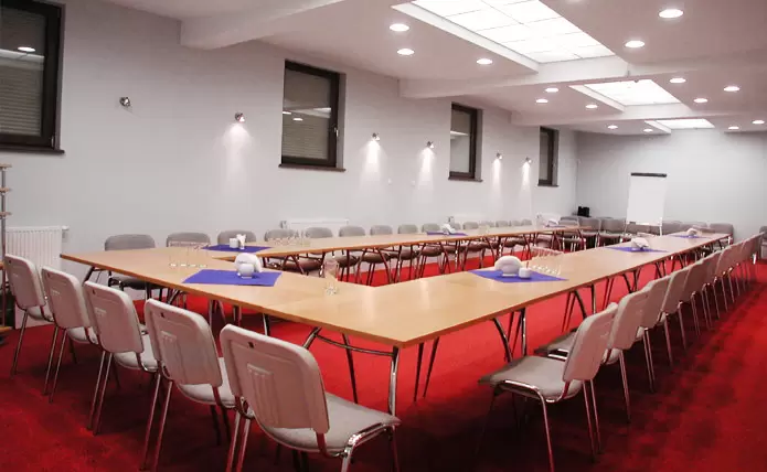 Gdzie zorganizować konferencję na 100 os&oacute;b w Ostrowie Wielkopolskim lub w okolicach?