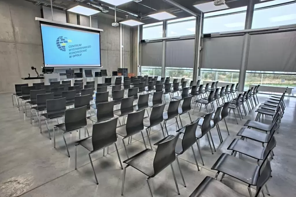 Które hotele konferencyjne w stolicy Opolszczyzny lub w jej okolicach posiadają 4 gwiazdki?