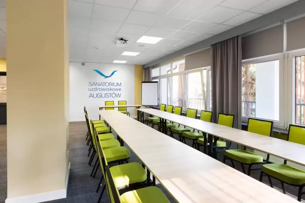 Jakie obiekty w regionie oferują najwyższy standard usług konferencyjnych?