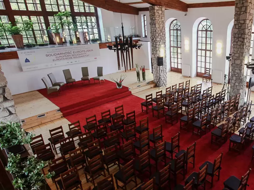 4. Dw&oacute;r w Tomaszowicach***