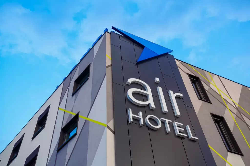 2. Air Hotel**