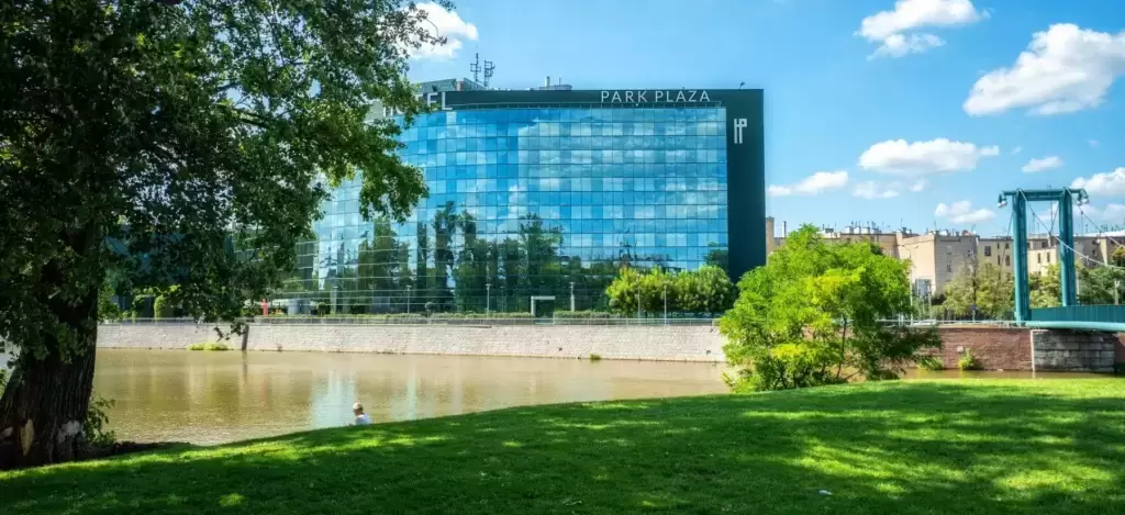 1. HP Park Plaza****