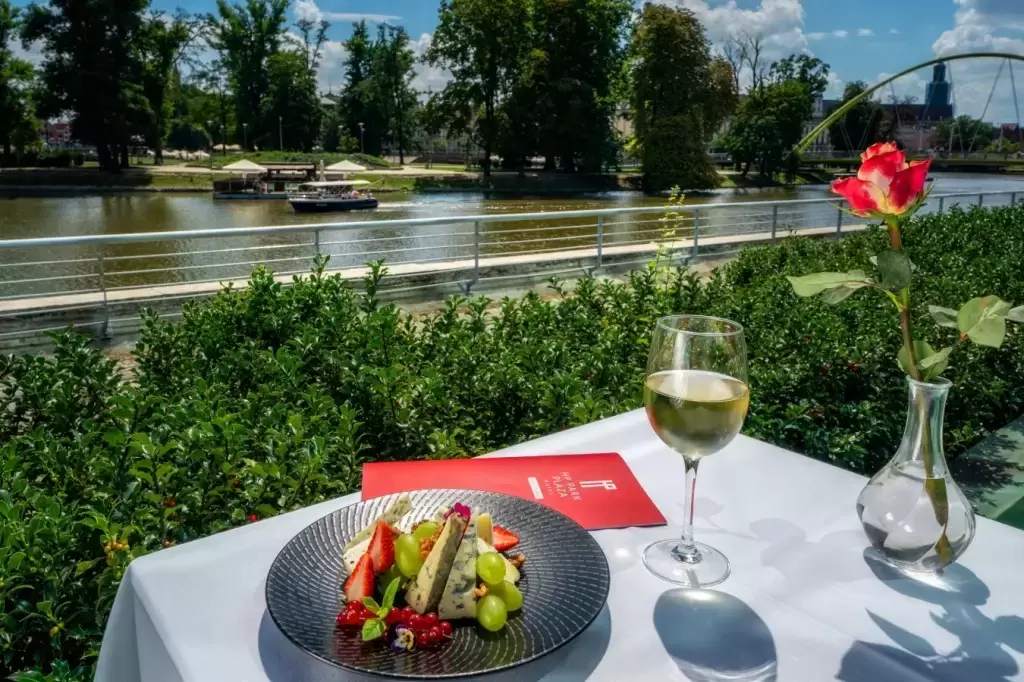 Konferencje nad brzegiem rzeki w Hotelu Plaza we Wrocławiu