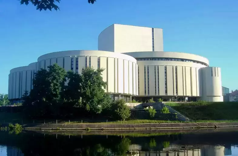 3. Centrum Kongresowe Opera Nova