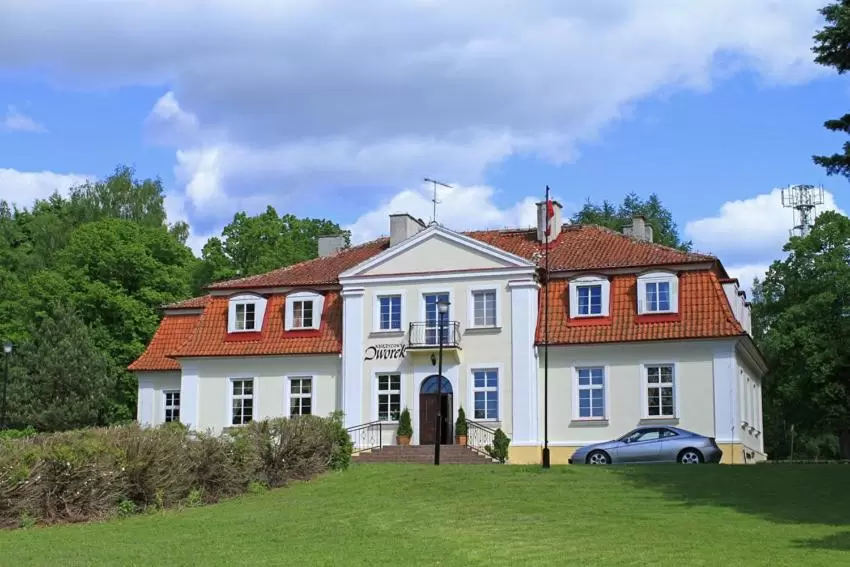 10. Hotel Księżycowy Dworek***