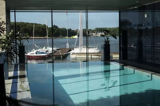 Gdzie zorganizować konferencję z dostępem do basenu w regionie warmińsko-mazurskim?