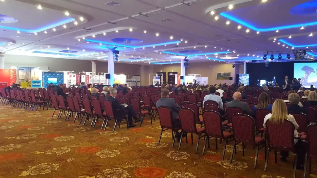 Kt&oacute;re hotele konferencyjne w Ełku lub w okolicach posiadają 4 gwiazdki?