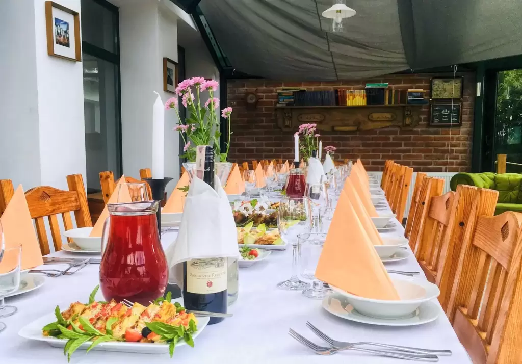 Czy w obiektach konferencyjnych w Piszu istnieje możliwość zam&oacute;wienia cateringu?