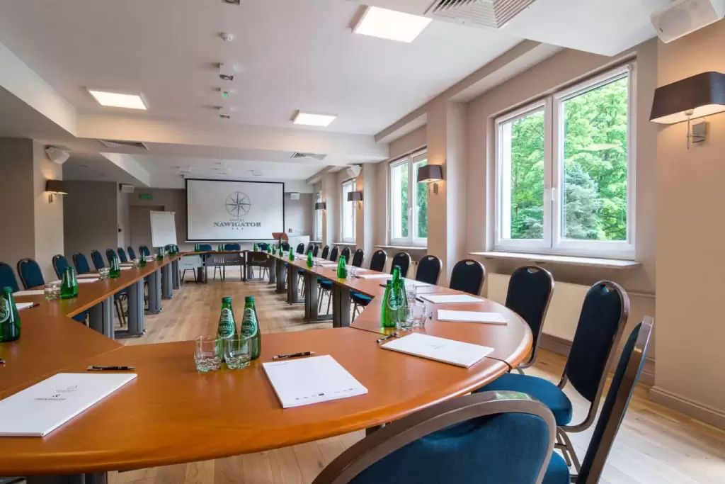 Które hotele konferencyjne w Szczawnicy lub w okolicach posiadają 4 gwiazdki?