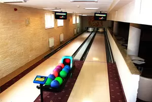 Obiekty na szkolenia posiadające kręgielnię