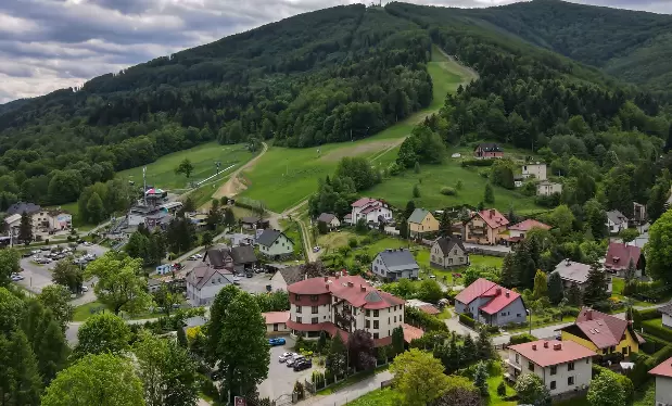 Gdzie można zorganizować event firmowy na 300 osób w Ustroniu lub w pobliżu miasta?