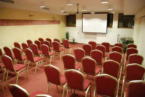 Gdzie zorganizować event firmowy na 100 os&oacute;b w Nałęczowie lub w okolicach?