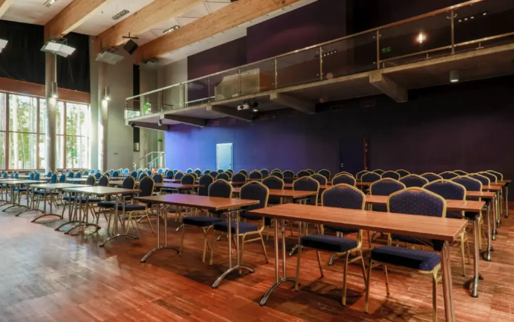 Które hotele konferencyjne w Piotrkowie Trybunalskim lub w okolicach posiadają Spa i odnowę biologiczną?