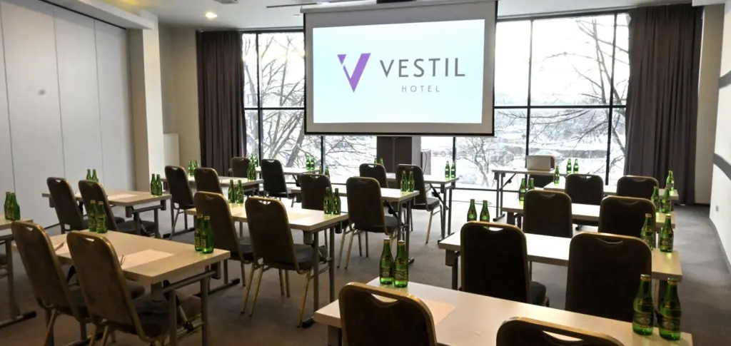 Gdzie zorganizować konferencję na 100 osób w Piotrkowie Trybunalskim lub w okolicach?