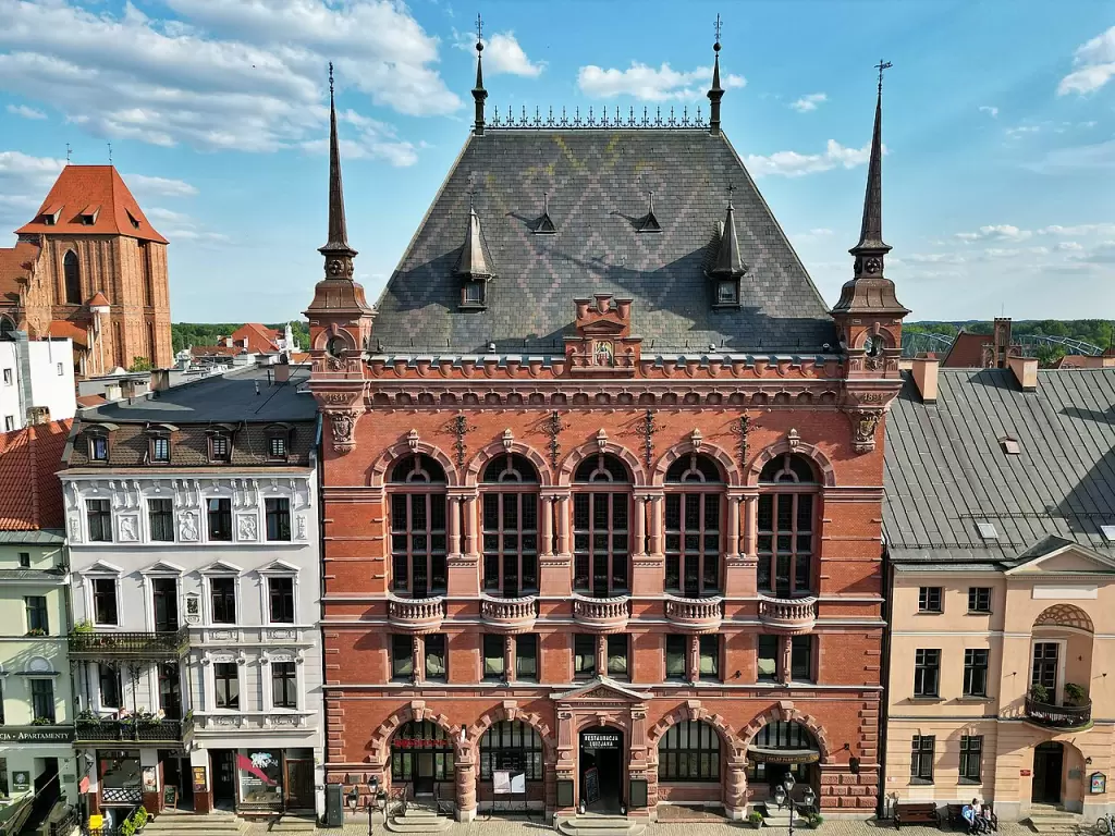 9. &nbsp;Dw&oacute;r Artusa Toruń