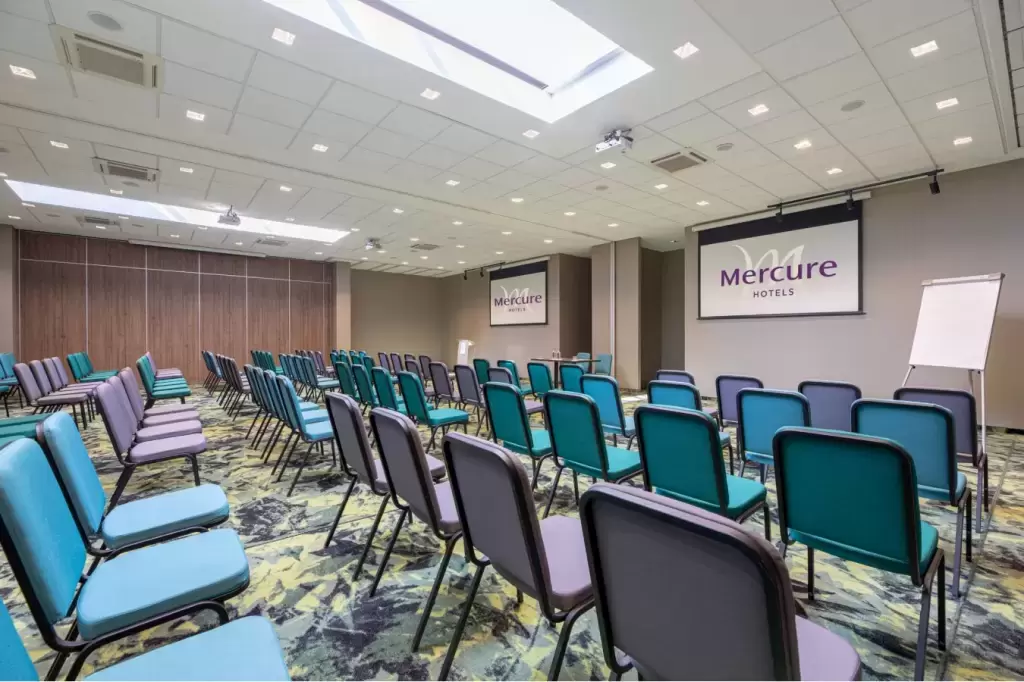 W których obiektach w południowo-zachodniej Polsce zorganizuję szkolenie lub event firmowy dla 100 osób?