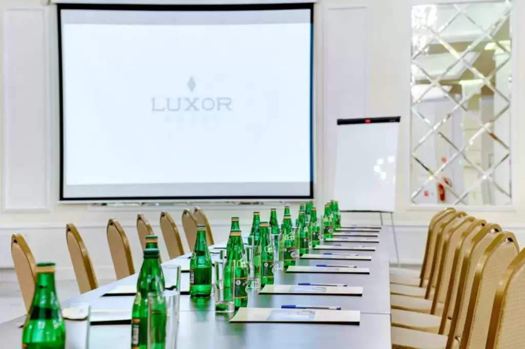 Jakie obiekty w województwie lubelskim posiadają odpowiednie sale na 300 gości?