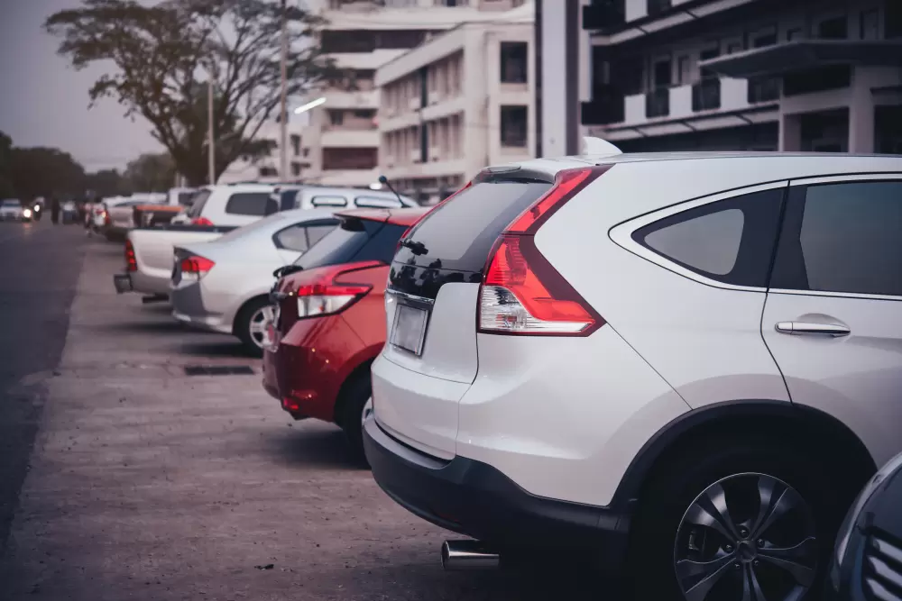 Jakie obiekty szkoleniowe na Pomorzu posiadają własny parking?