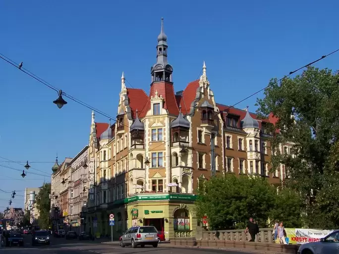 Które hotele konferencyjne na Śląsku posiadają sale konferencyjne na 300 osób?