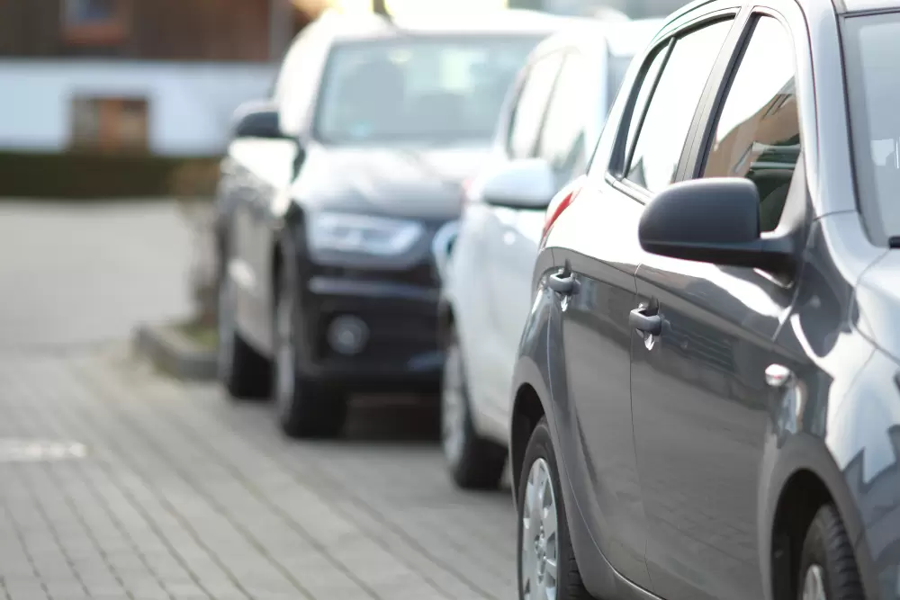 Jakie ośrodki na szkolenia na Kielecczyźnie posiadają własny parking?