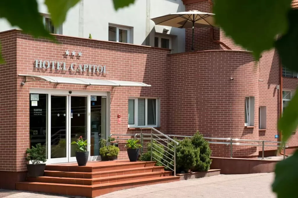 6. Hotel Capitol***