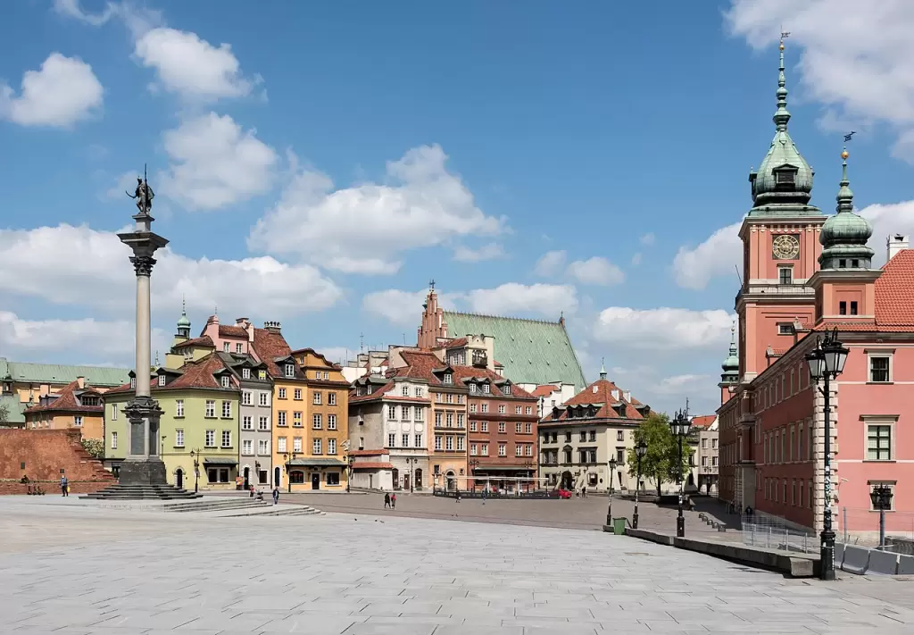 Gdzie w pobliżu Placu Zamkowego można znaleźć sale na szkolenia firmowe?