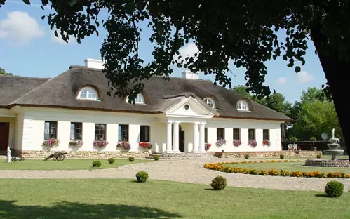 Dwór Chotynia – z miłości do wina