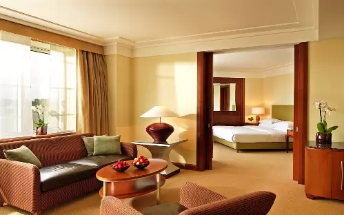 Jak radzi sobie Regent Warsaw Hotel?