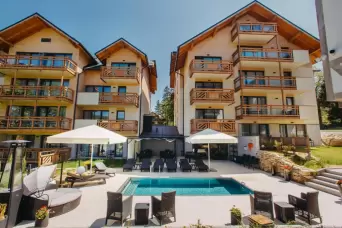 Zdjęcie obiektu Five Seasons One