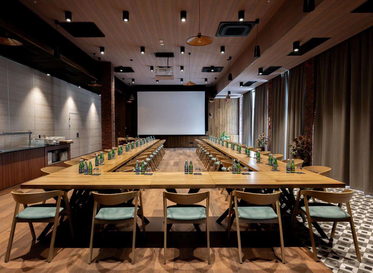 Wnętrze Sala Sosnowa + Sala Świerkowa – zdjęcie 2