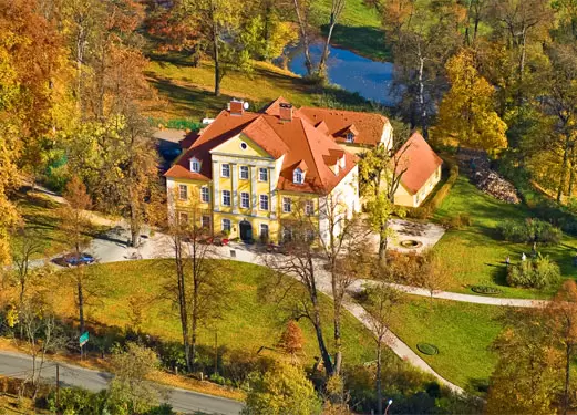 Pałac Łomnica***